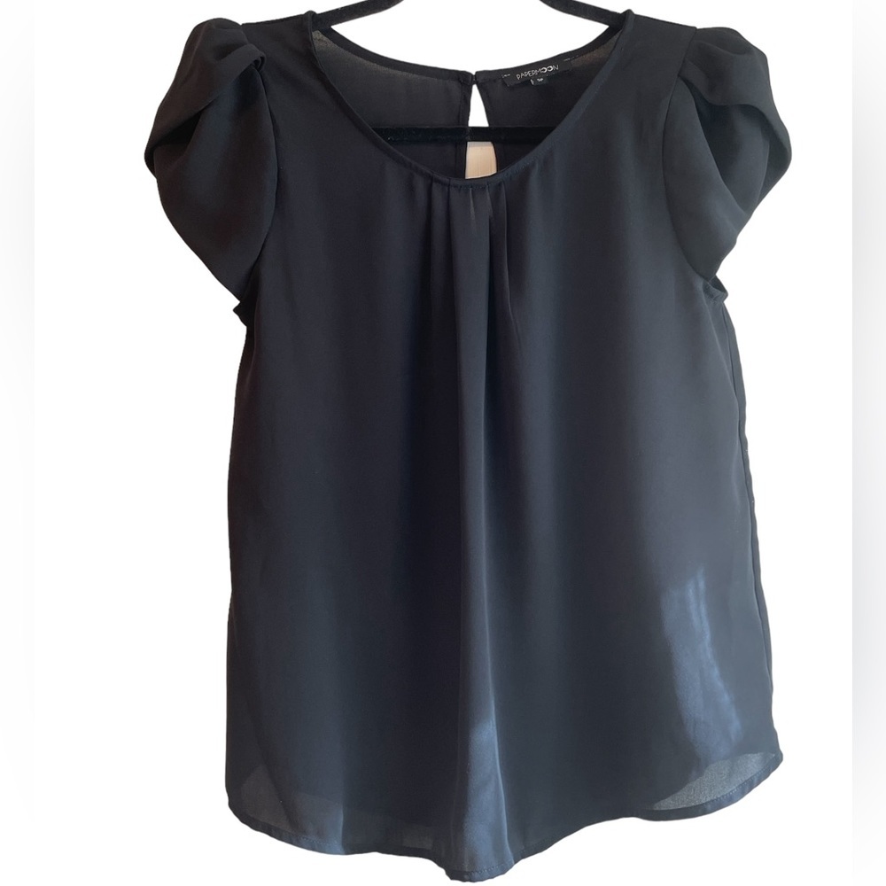 Papermoon woman’s‎ black petal sleeve top, size small petite